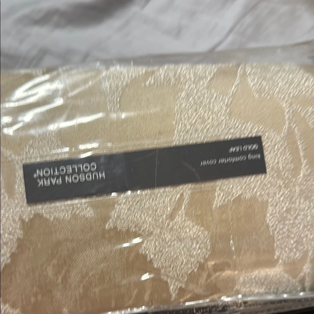 Hudson Park Collection Gold Leaf King Comforter Cover Bedding